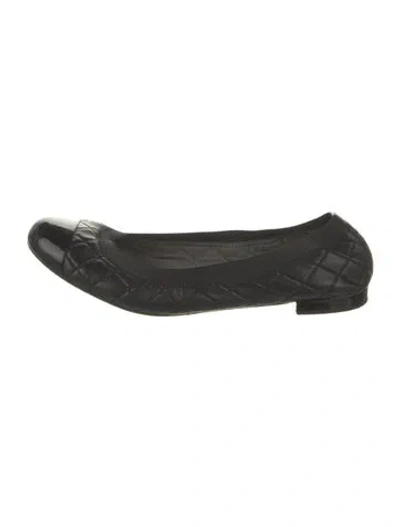 Pre-owned Stuart Weitzman Leather Flats In Black