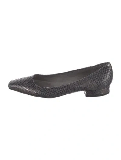Pre-owned Stuart Weitzman Leather Flats In Gray