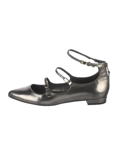 Pre-owned Stuart Weitzman Leather Flats In Gray