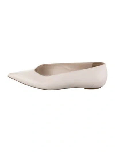 Pre-owned Stuart Weitzman Leather Flats In Neutral
