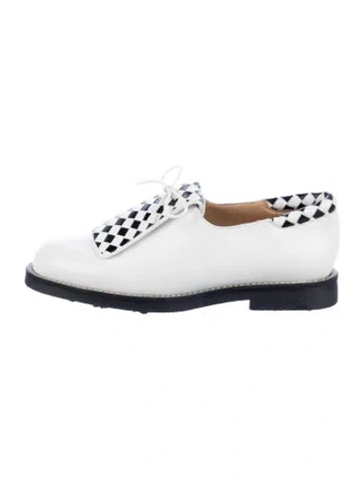 Pre-owned Stuart Weitzman Leather Flats In Silver