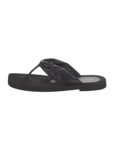 Pre-owned Stuart Weitzman Leather Flip Flops In Black