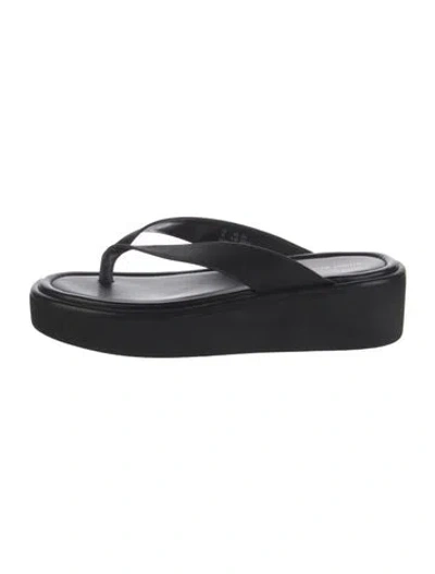 Pre-owned Stuart Weitzman Leather Flip Flops In Black