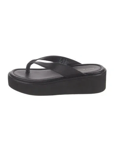 Pre-owned Stuart Weitzman Leather Flip Flops In Black