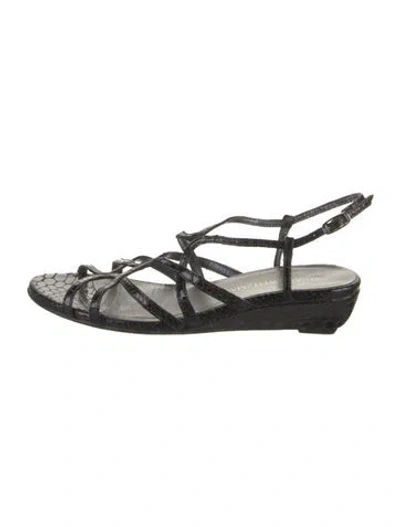 Pre-owned Stuart Weitzman Leather Gladiator Sandals In Black