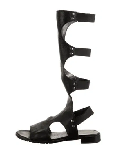 Pre-owned Stuart Weitzman Leather Gladiator Sandals In Black
