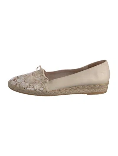 Pre-owned Stuart Weitzman Leather Lace Pattern Espadrilles In White