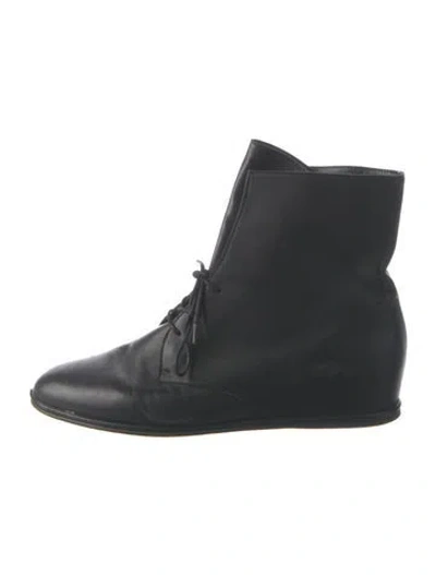 Pre-owned Stuart Weitzman Leather Lace-up Boots In Black