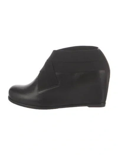 Pre-owned Stuart Weitzman Leather Lace-up Boots In Black