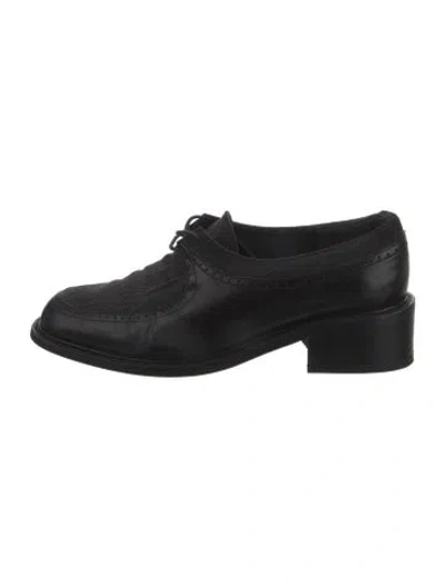 Pre-owned Stuart Weitzman Leather Lasercut Accents Oxfords In Black