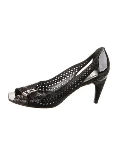 Pre-owned Stuart Weitzman Leather Lasercut Accents Pumps In Black