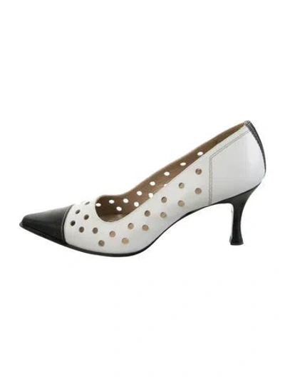 Pre-owned Stuart Weitzman Leather Lasercut Accents Pumps In White