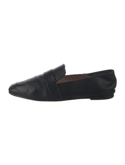 Pre-owned Stuart Weitzman Leather Loafers In Black