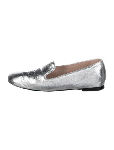 Pre-owned Stuart Weitzman Leather Loafers In Metallic/silver