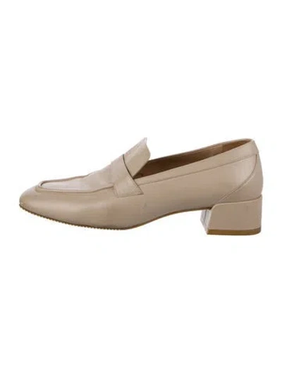 Pre-owned Stuart Weitzman Leather Loafers In Neutral