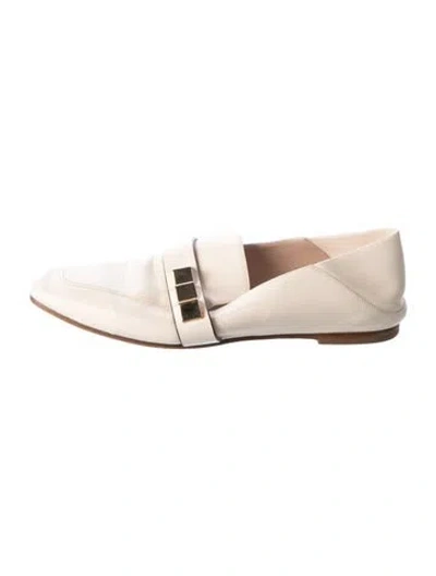 Pre-owned Stuart Weitzman Leather Loafers In Neutral