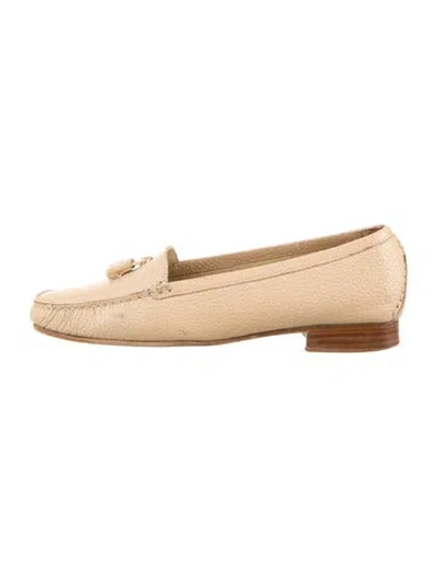 Pre-owned Stuart Weitzman Leather Loafers In Neutral