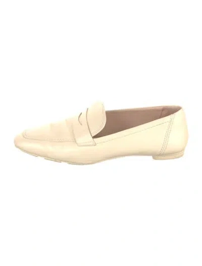 Pre-owned Stuart Weitzman Leather Loafers In Neutral