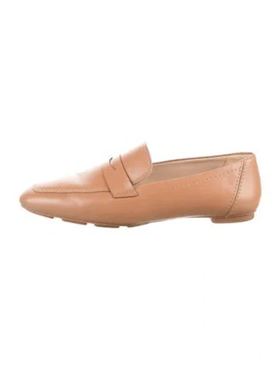 Pre-owned Stuart Weitzman Leather Loafers In Neutrals