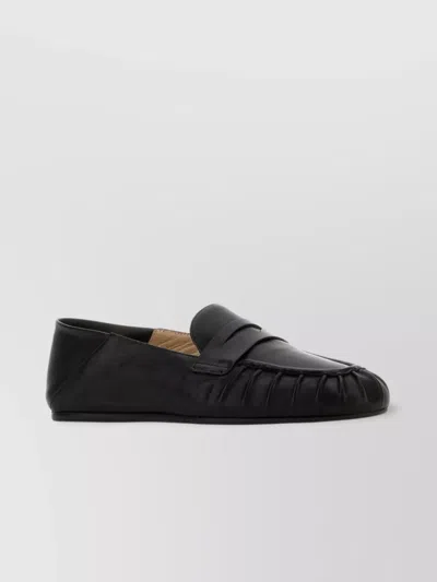 STUART WEITZMAN LEATHER LOAFERS WITH ROUND TOE AND RUCHED DETAILING