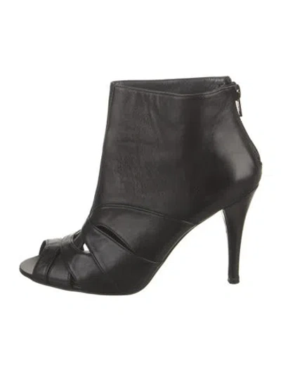 Pre-owned Stuart Weitzman Leather Mules In Black