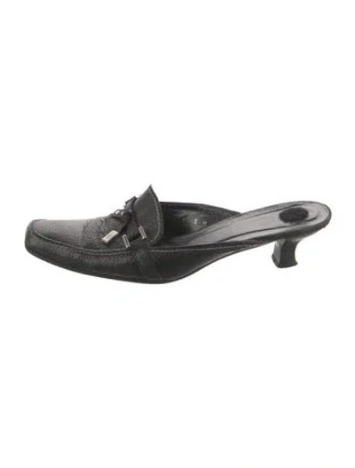 Pre-owned Stuart Weitzman Leather Mules In Black