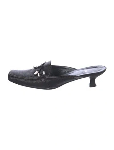 Pre-owned Stuart Weitzman Leather Mules In Black