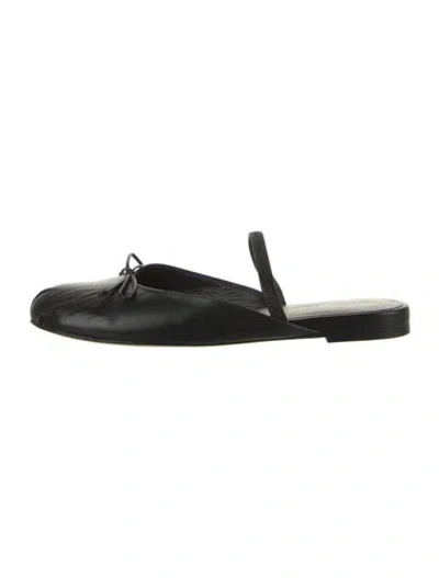 Pre-owned Stuart Weitzman Leather Mules In Black