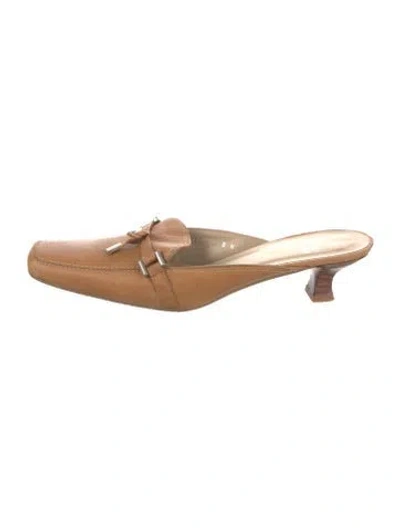Pre-owned Stuart Weitzman Leather Mules In Brown