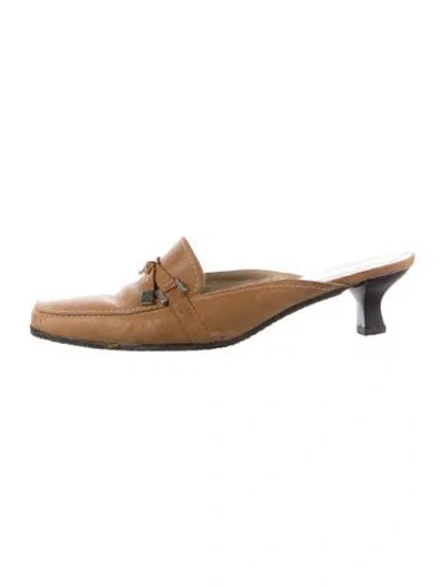 Pre-owned Stuart Weitzman Leather Mules In Brown