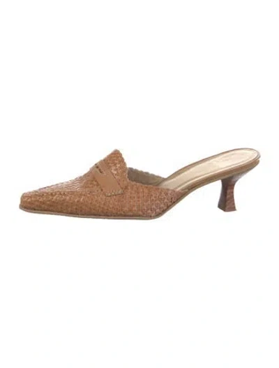 Pre-owned Stuart Weitzman Leather Mules In Neutral