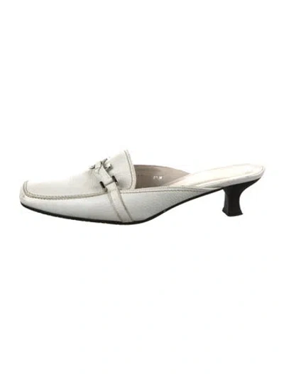 Pre-owned Stuart Weitzman Leather Mules In White