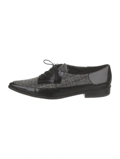 Pre-owned Stuart Weitzman Leather Oxfords In Black