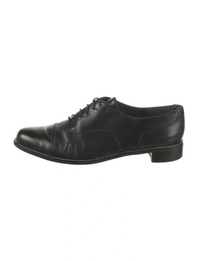 Pre-owned Stuart Weitzman Leather Oxfords In Black