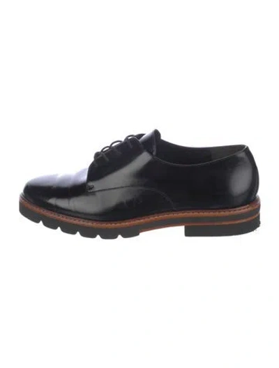 Pre-owned Stuart Weitzman Leather Oxfords In Black