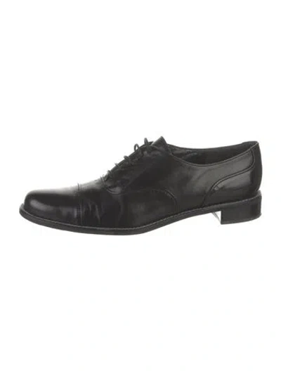 Pre-owned Stuart Weitzman Leather Oxfords In Black