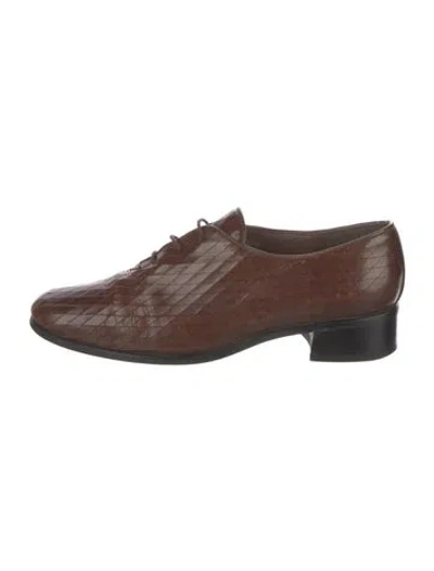 Pre-owned Stuart Weitzman Leather Oxfords In Brown