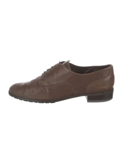 Pre-owned Stuart Weitzman Leather Oxfords In Brown