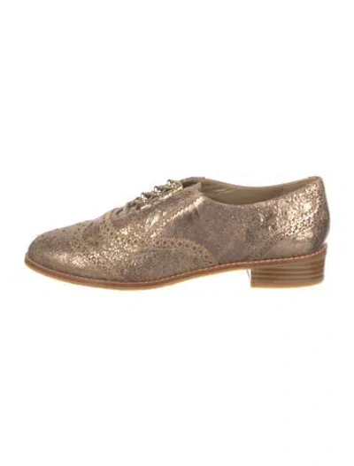 Pre-owned Stuart Weitzman Leather Oxfords In Gold