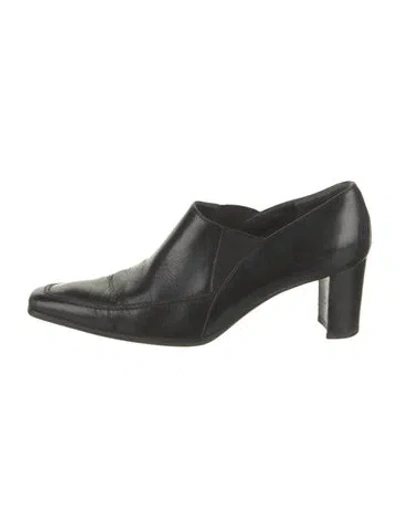 Pre-owned Stuart Weitzman Leather Pumps In Black