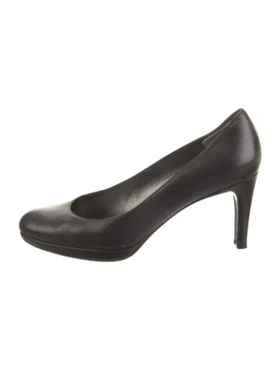 Pre-owned Stuart Weitzman Leather Pumps In Black