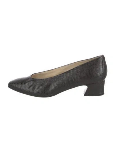 Pre-owned Stuart Weitzman Leather Pumps In Black