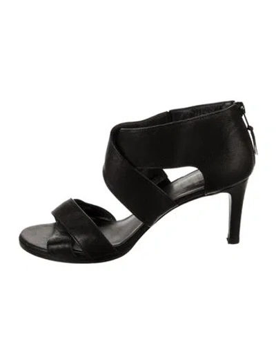 Pre-owned Stuart Weitzman Leather Pumps In Black