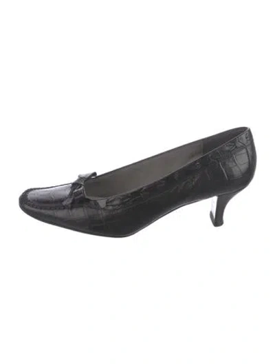 Pre-owned Stuart Weitzman Leather Pumps In Black