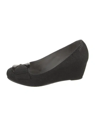 Pre-owned Stuart Weitzman Leather Pumps In Black
