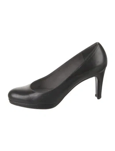 Pre-owned Stuart Weitzman Leather Pumps In Black