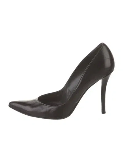 Pre-owned Stuart Weitzman Leather Pumps In Black