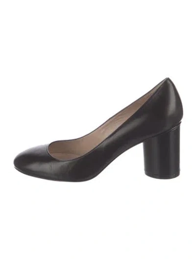 Pre-owned Stuart Weitzman Leather Pumps In Black