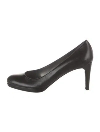 Pre-owned Stuart Weitzman Leather Pumps In Black