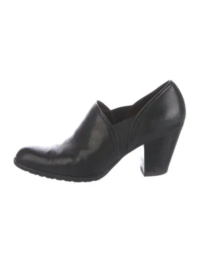 Pre-owned Stuart Weitzman Leather Pumps In Black